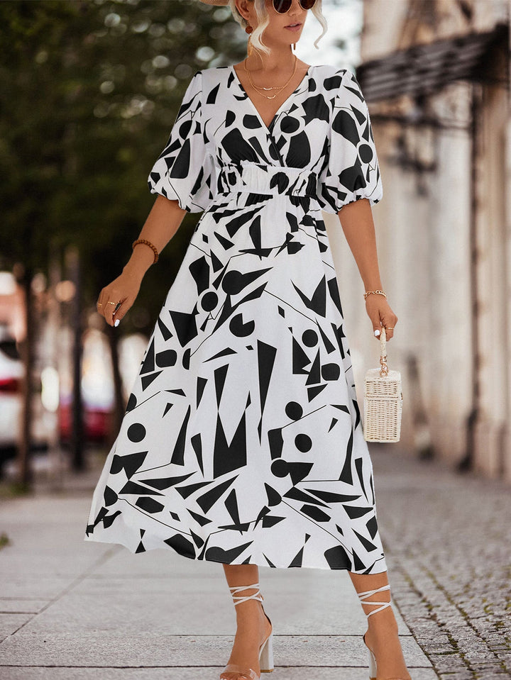 Vestito Lungo con Stampa Geometrica e Scollo a V