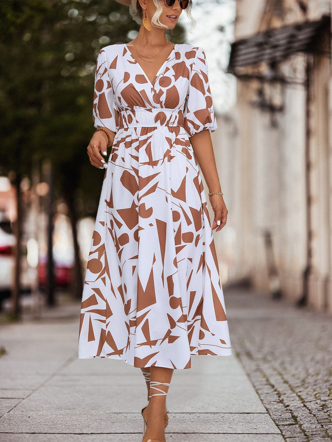 Vestito Lungo con Stampa Geometrica e Scollo a V