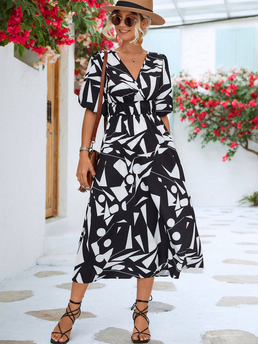 Vestito Lungo con Stampa Geometrica e Scollo a V