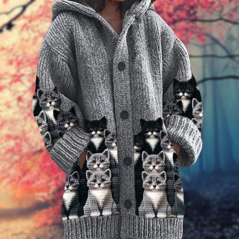 Annelie | Warm women's sweater with buttons and a hood.