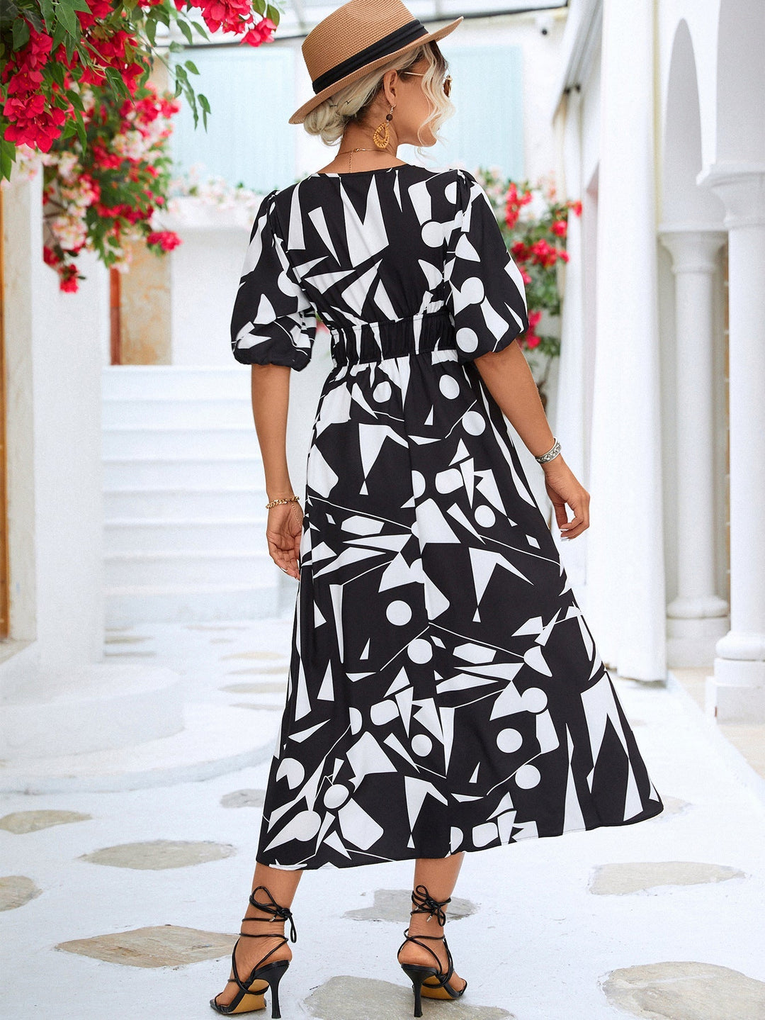 Vestito Lungo con Stampa Geometrica e Scollo a V