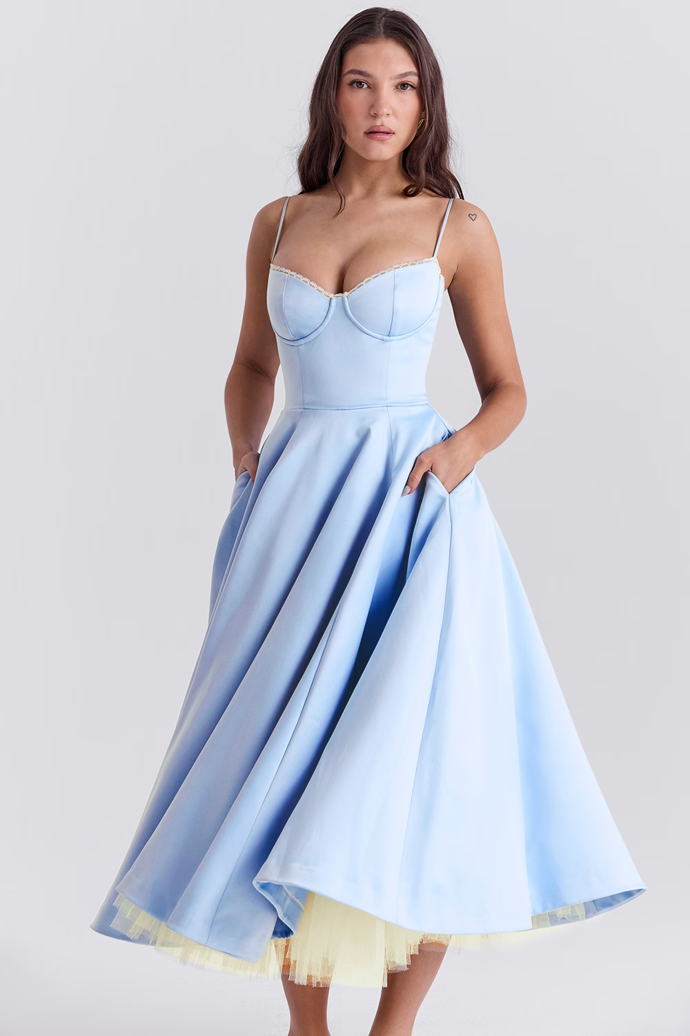 Elara - Abito Midi Corsetto con Gonna Voluminosa e Spalline Delicate™