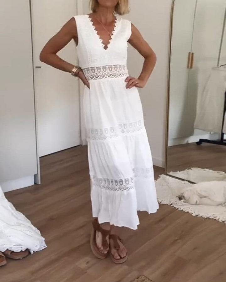 Iris™ | Timeless V-Dress