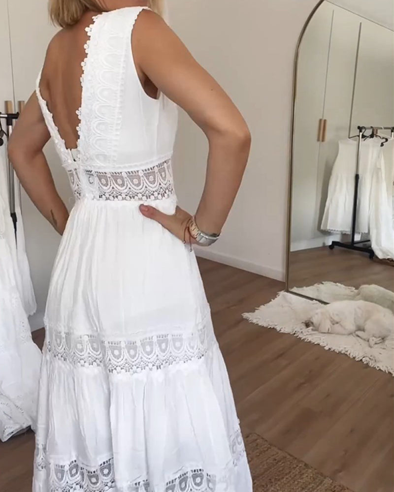 Iris™ | Timeless V-Dress