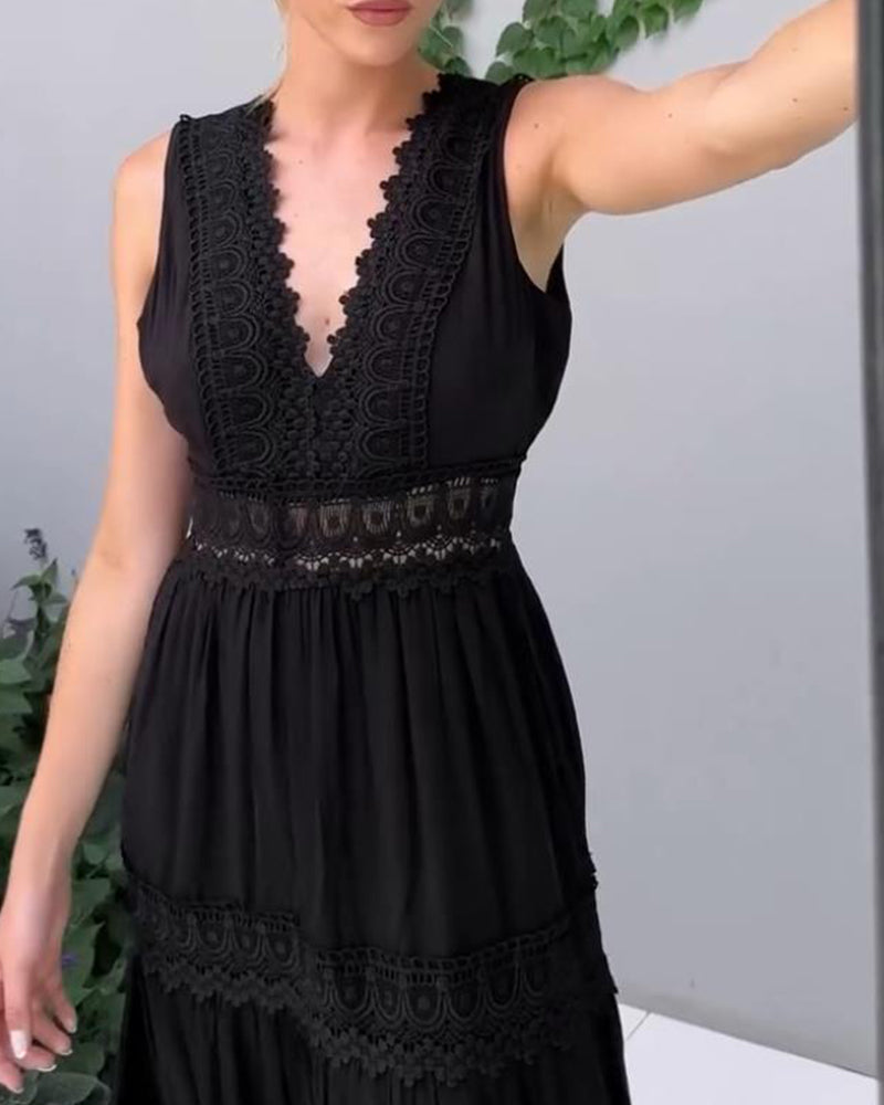 Iris™ | Timeless V-Dress