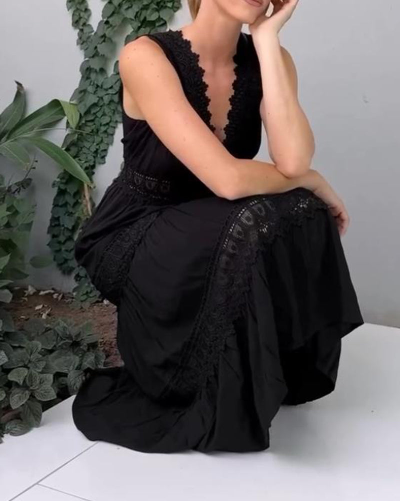 Iris™ | Timeless V-Dress