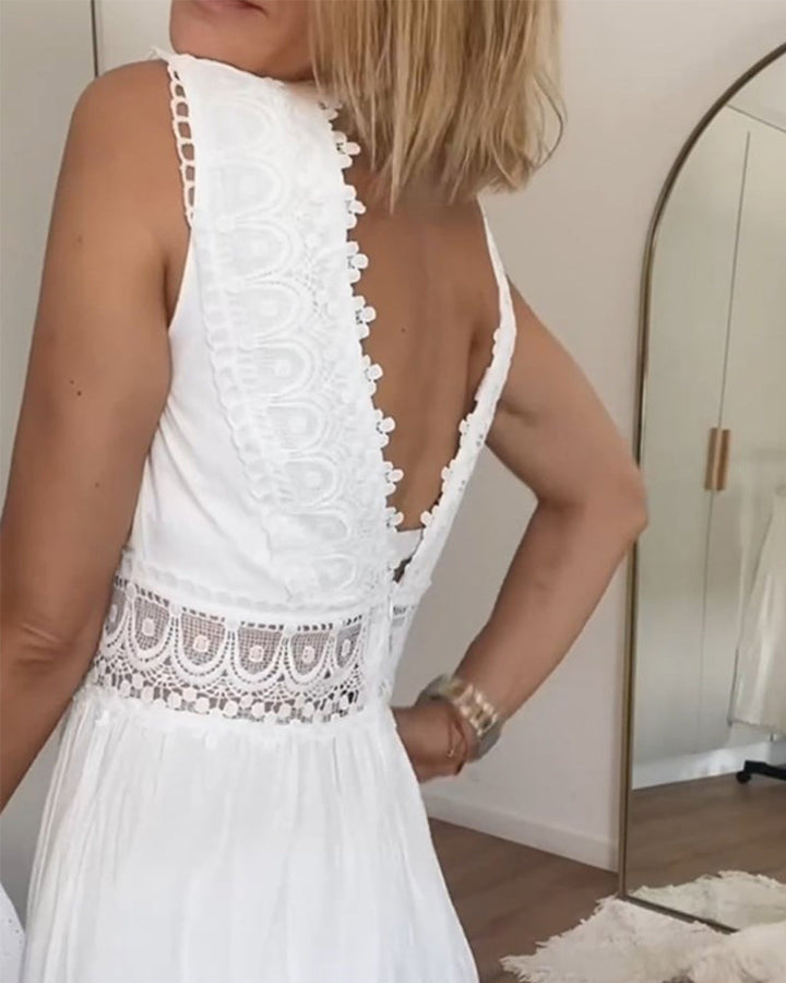 Iris™ | Timeless V-Dress
