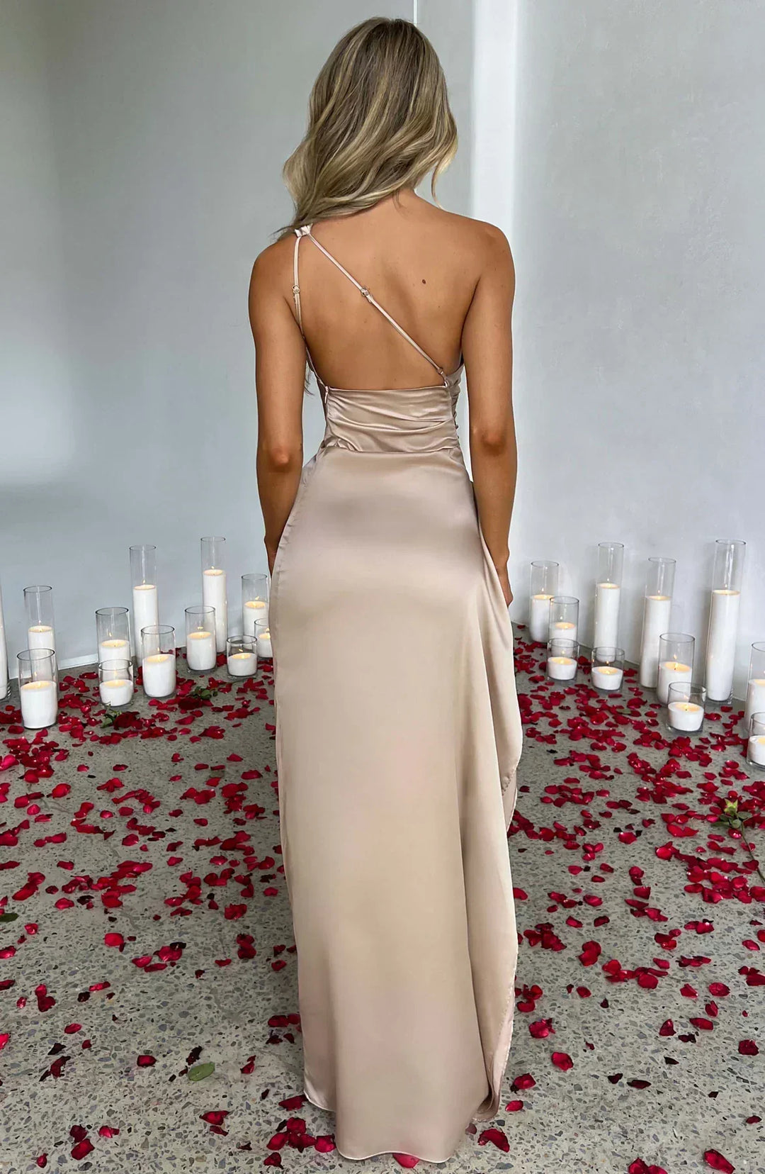 Vestito Lungo Elegante Satinato con Spacco